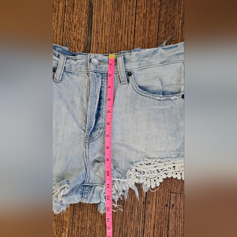 We The Free Cut Off Jeans Size 29 - Picture 4 of 4